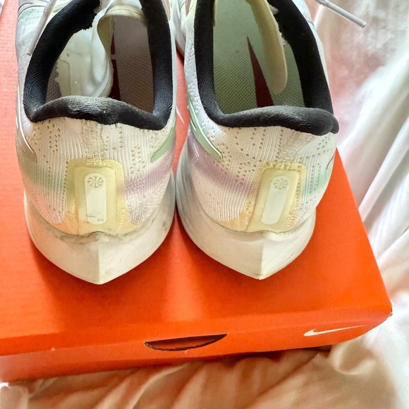Nike air zoom Pegasus trainers, Athletic Shoes with Streamlined Design size 10 - Picture 4 of 8